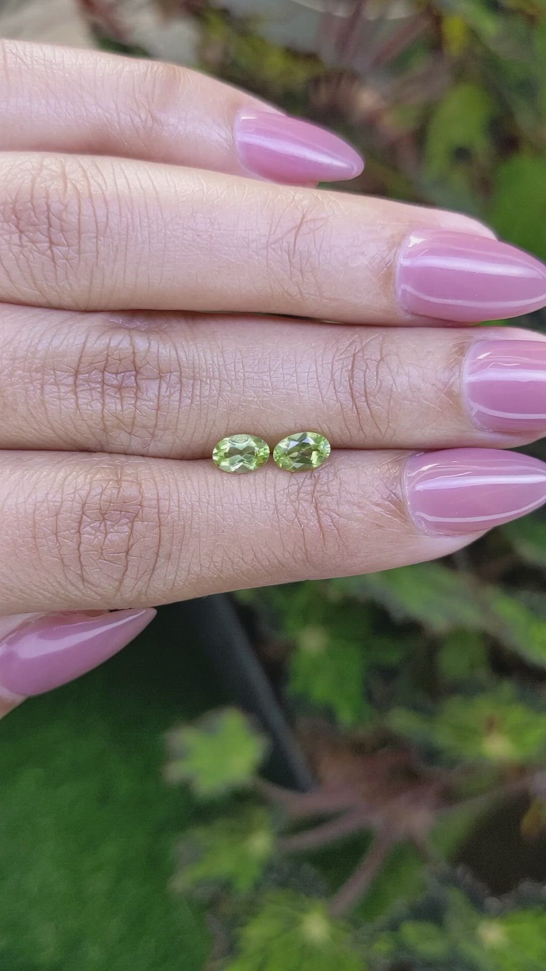 1.01&nbsp;Ct.Tw.Total Carat Weight Yellowish Green Peridot Pair from Ceylon (Sri Lanka) Size Video