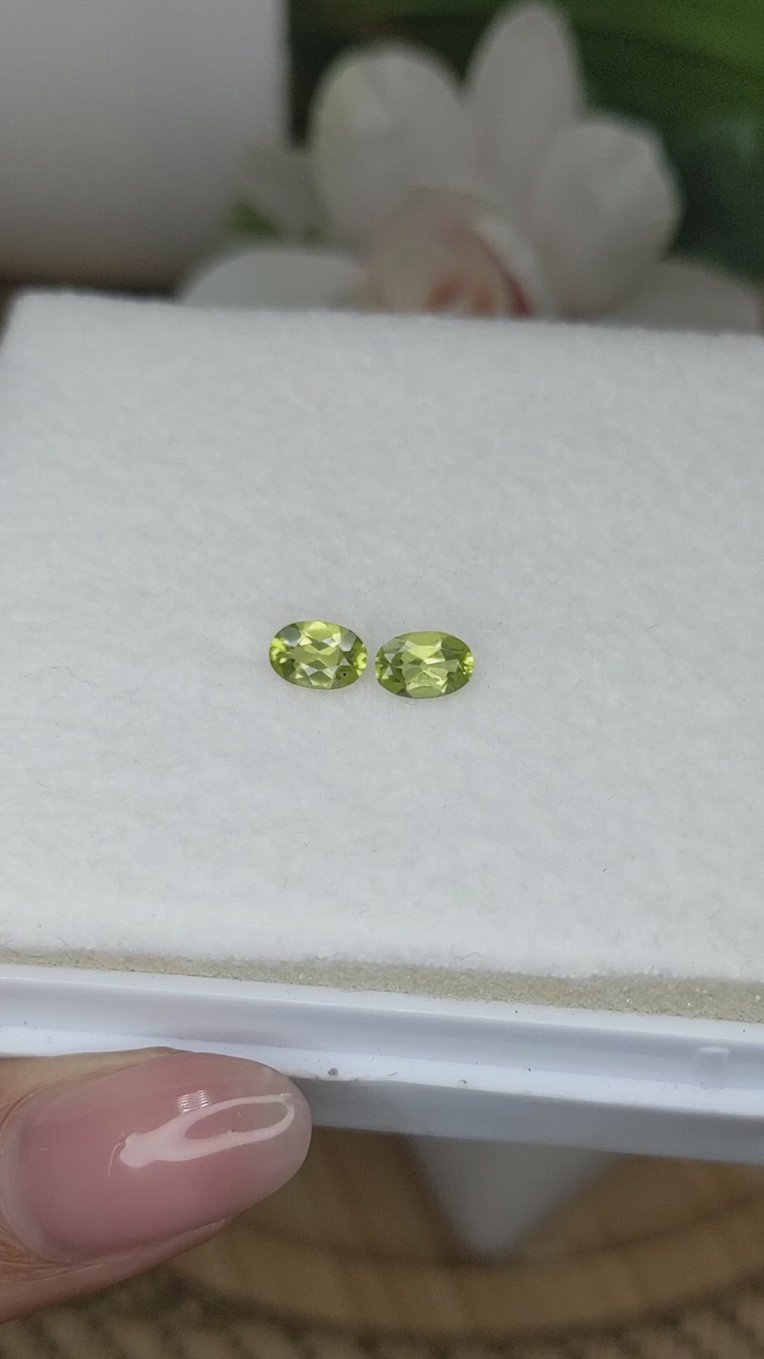 0.90 Ct.Tw.Total Carat Weight Yellowish Green Peridot Pair from Ceylon (Sri Lanka) Size Video