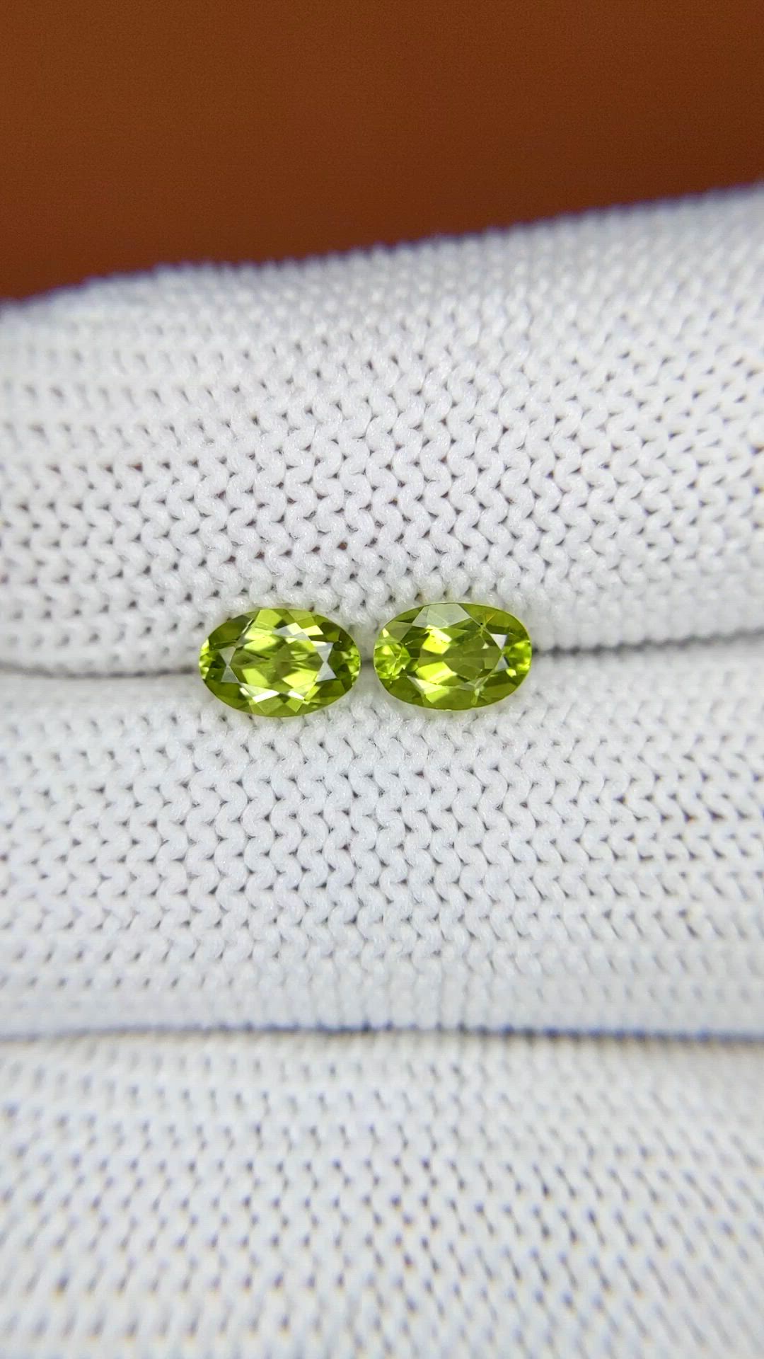 1.10 Ct.Tw.Total Carat Weight Green (Lime Green) Peridot Pair from Ceylon (Sri Lanka) Size Video