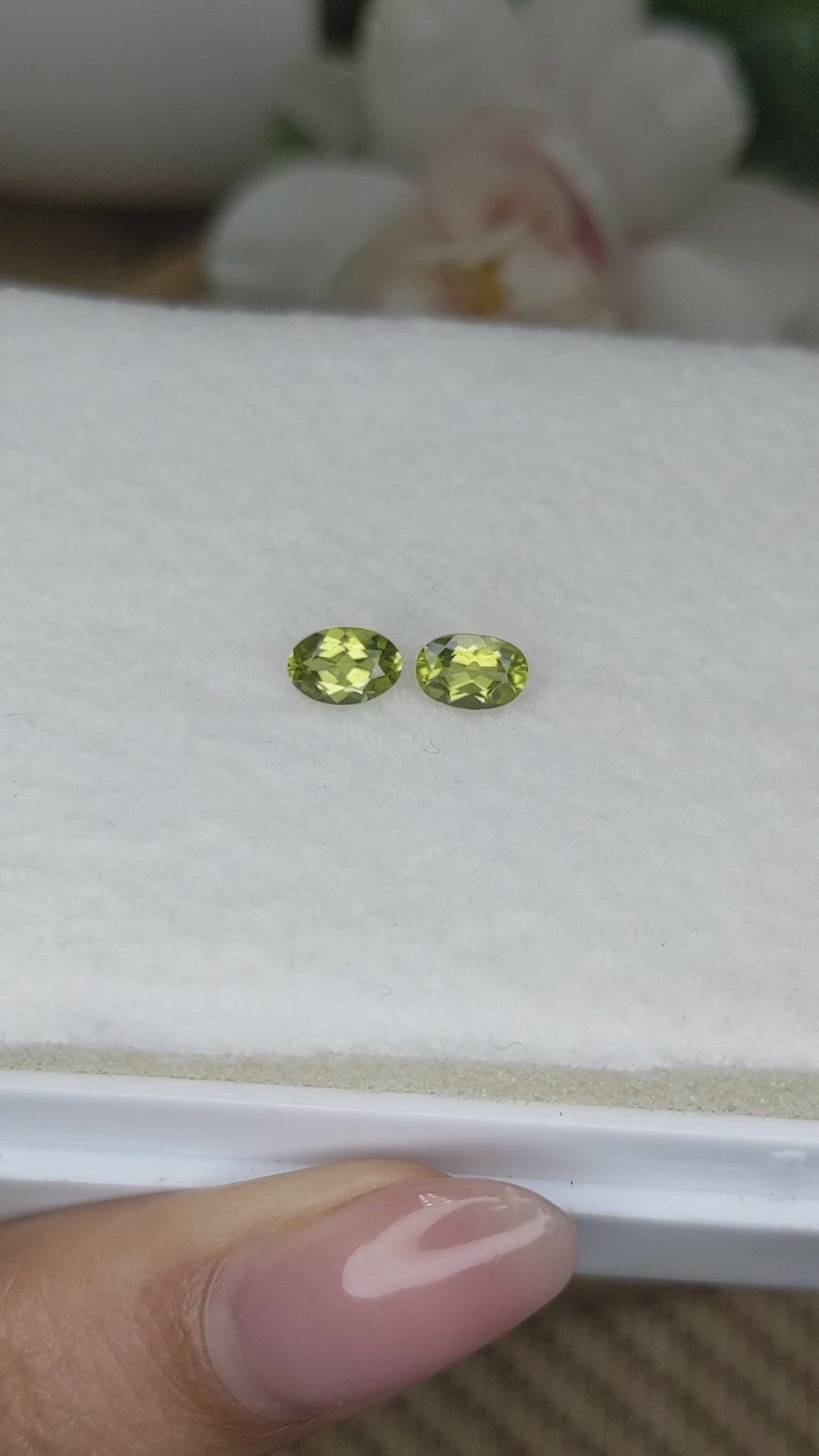 1.10 Ct.Tw.Total Carat Weight Green (Lime Green) Peridot Pair from Ceylon (Sri Lanka) Size Video