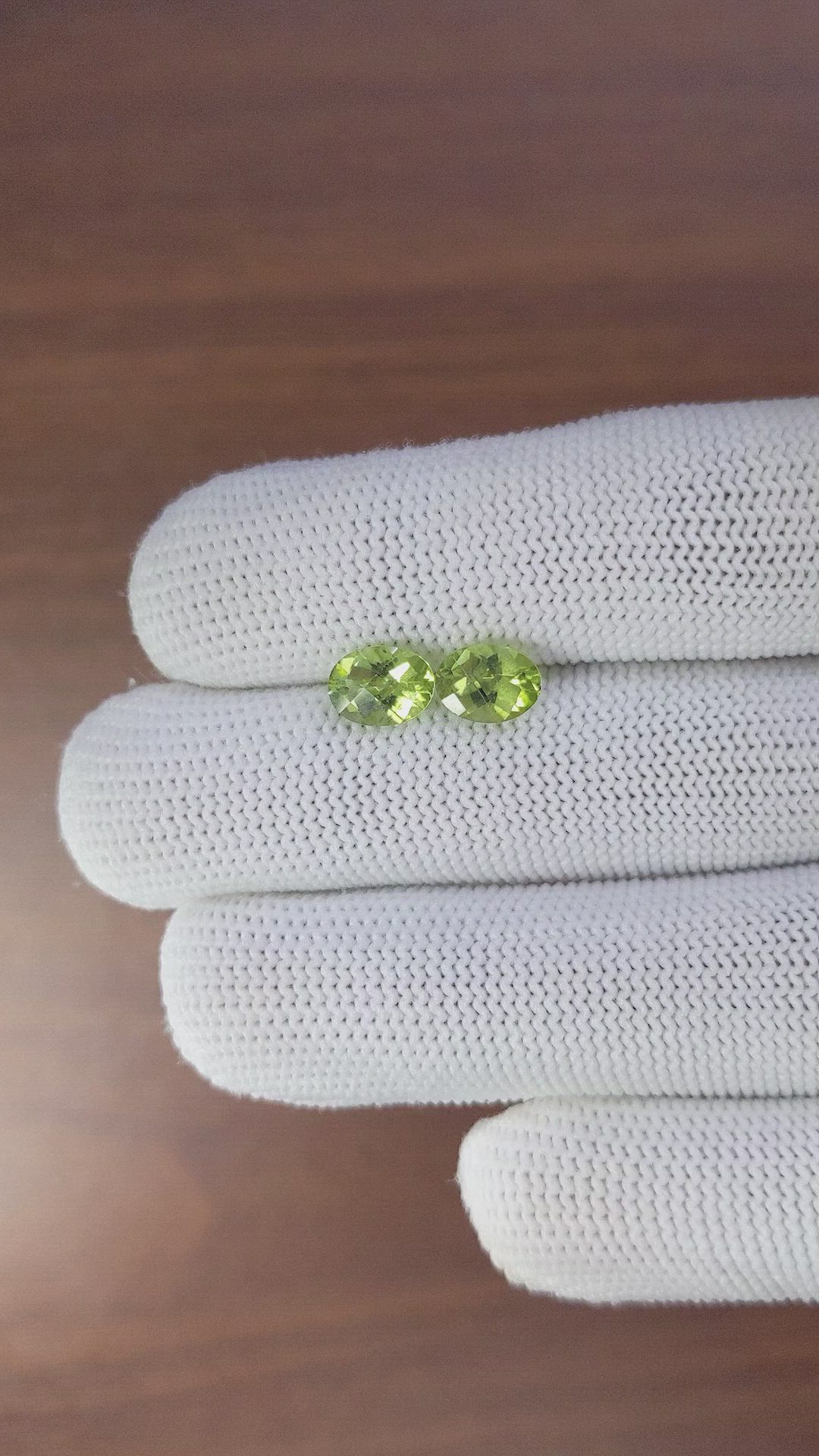 2.75&nbsp;Ct.Tw.Total Carat Weight Peridot Pair from Ceylon (Sri Lanka) Size Video
