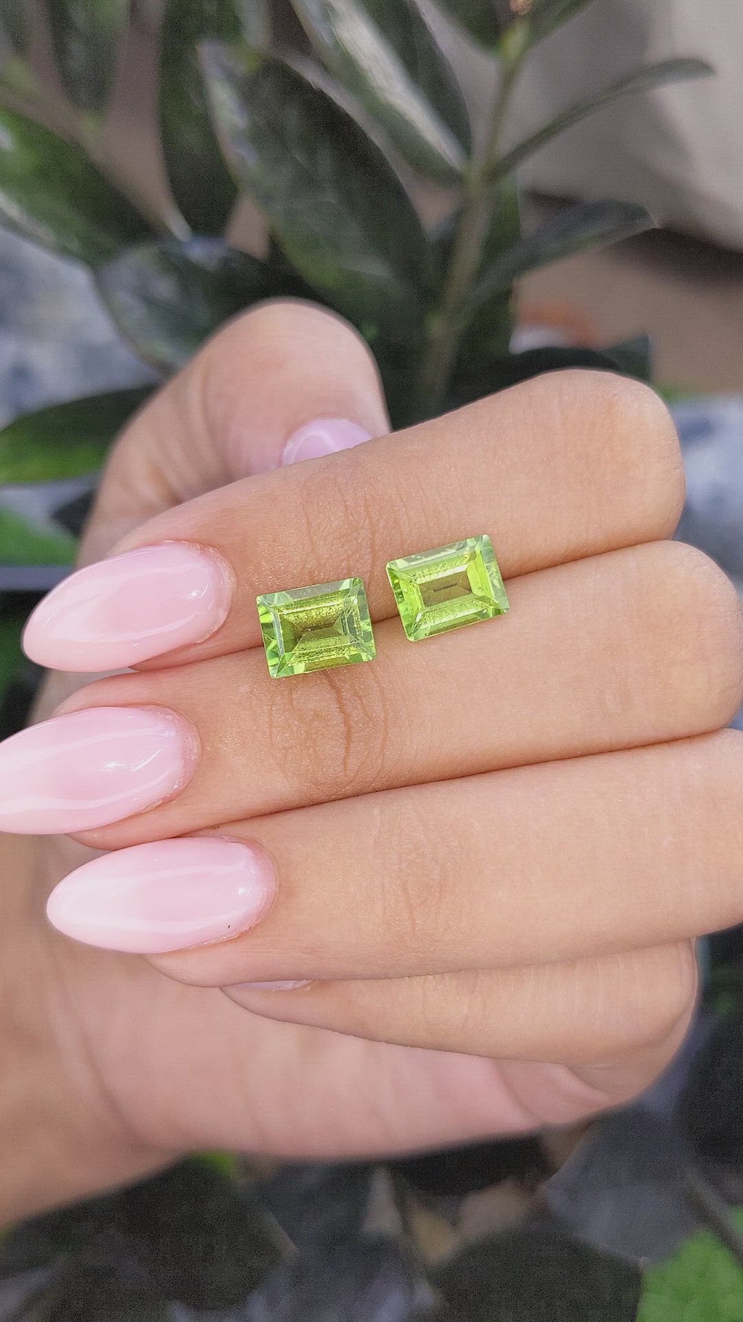 4.67&nbsp;Ct.Tw.Total Carat Weight Peridot Pair from Ceylon (Sri Lanka) Size Video