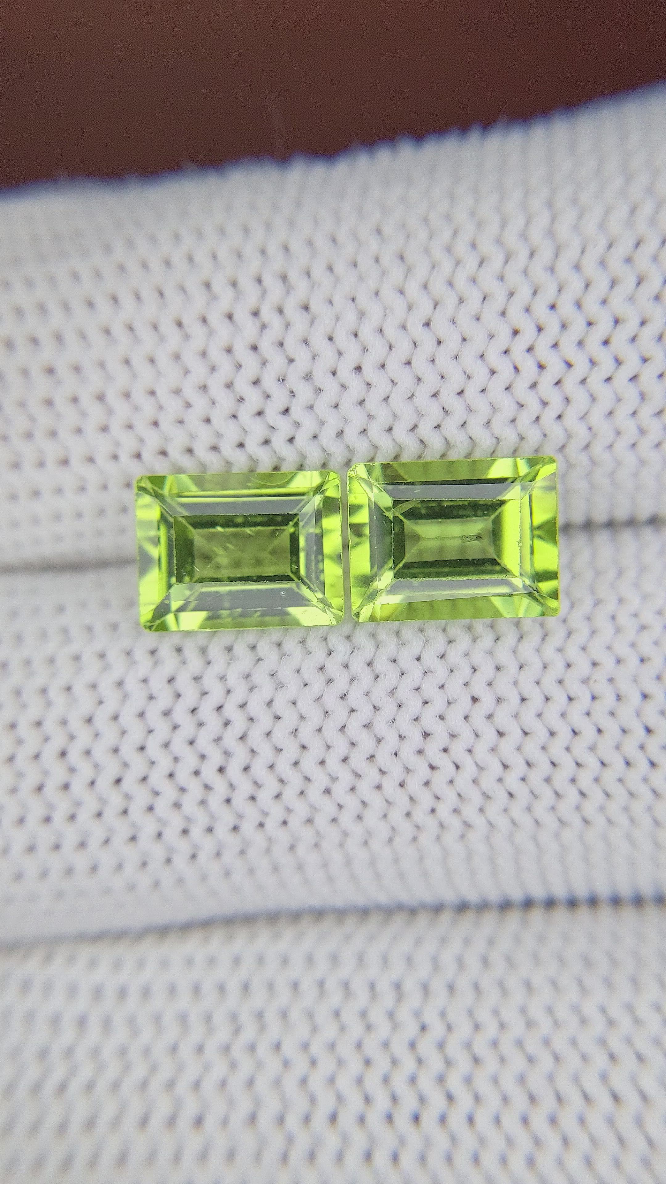 4.67&nbsp;Ct.Tw.Total Carat Weight Peridot Pair from Ceylon (Sri Lanka) Size Video