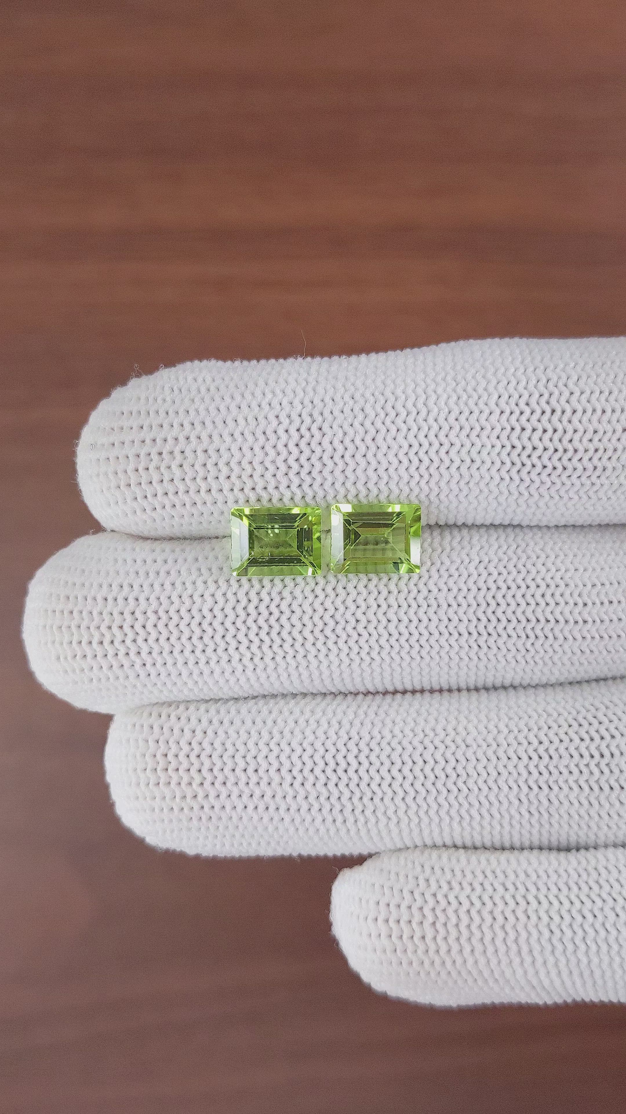 4.67&nbsp;Ct.Tw.Total Carat Weight Peridot Pair from Ceylon (Sri Lanka) Size Video