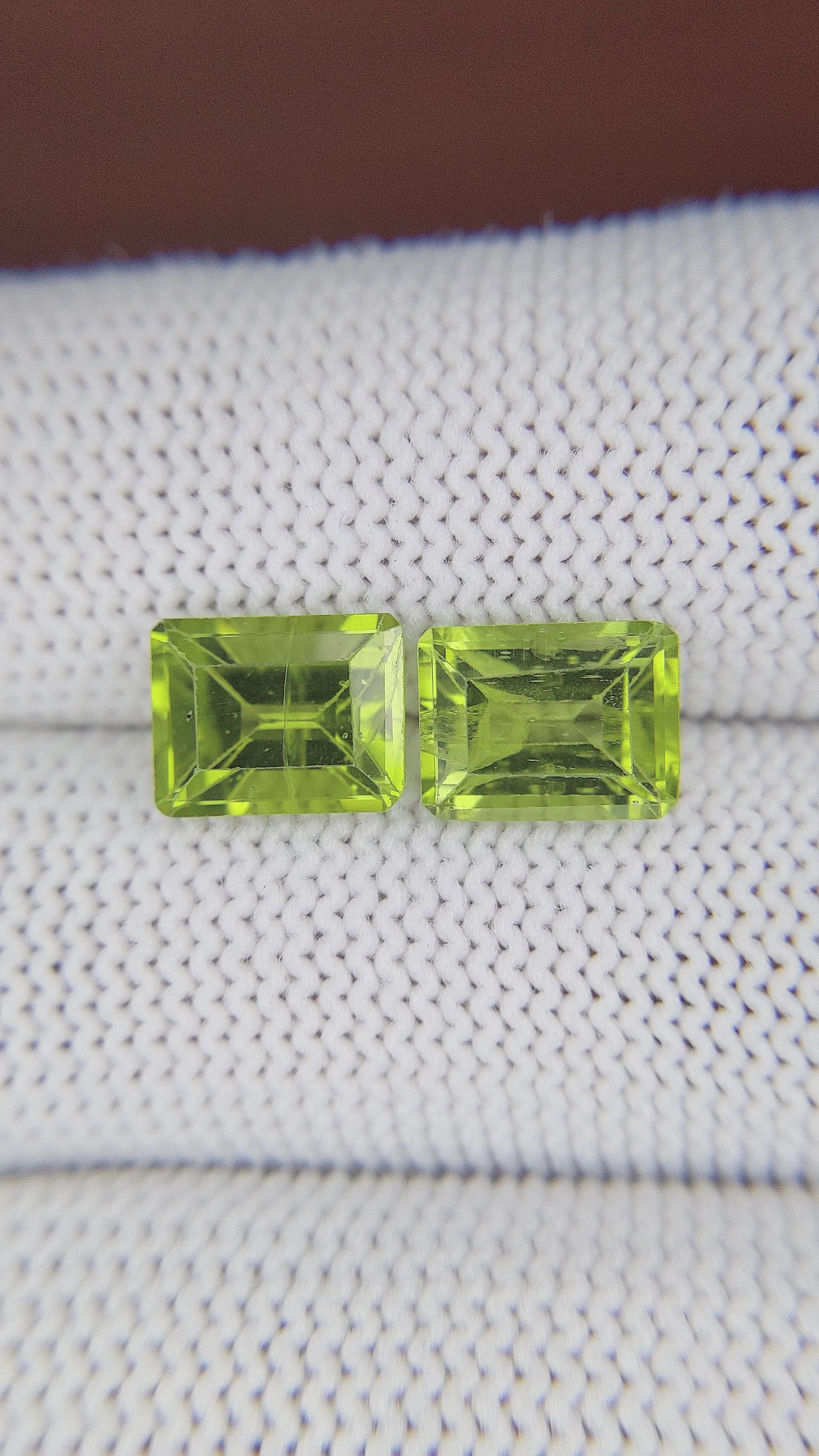 4.89&nbsp;Ct.Tw.Total Carat Weight Peridot Pair from Ceylon (Sri Lanka) Size Video