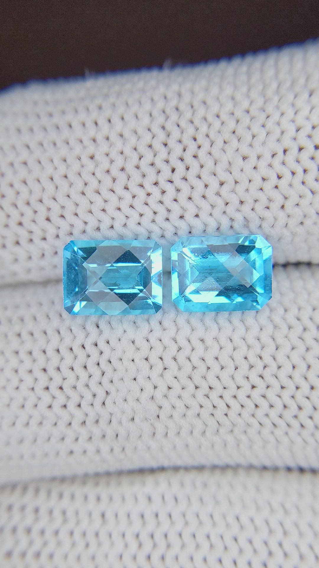 4.12&nbsp;Ct.Tw.Total Carat Weight Topaz Pair from Ceylon (Sri Lanka) Size Video