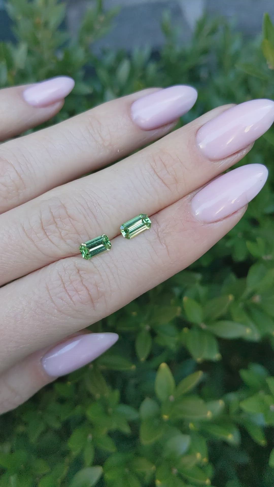 1.32&nbsp;Ct.Tw.Total Carat Weight Tsavorite Garnet Pair from Tanzania Size Video