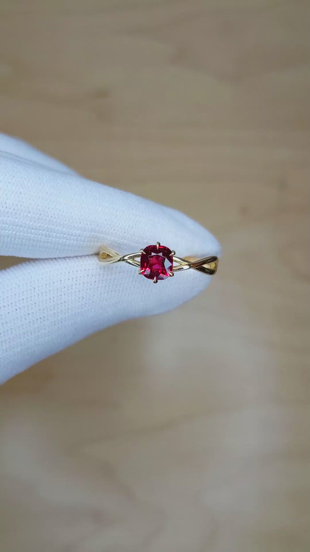 0.93 Ct. Spinel Solitaire Ring, 18K Yellow Gold Size Video