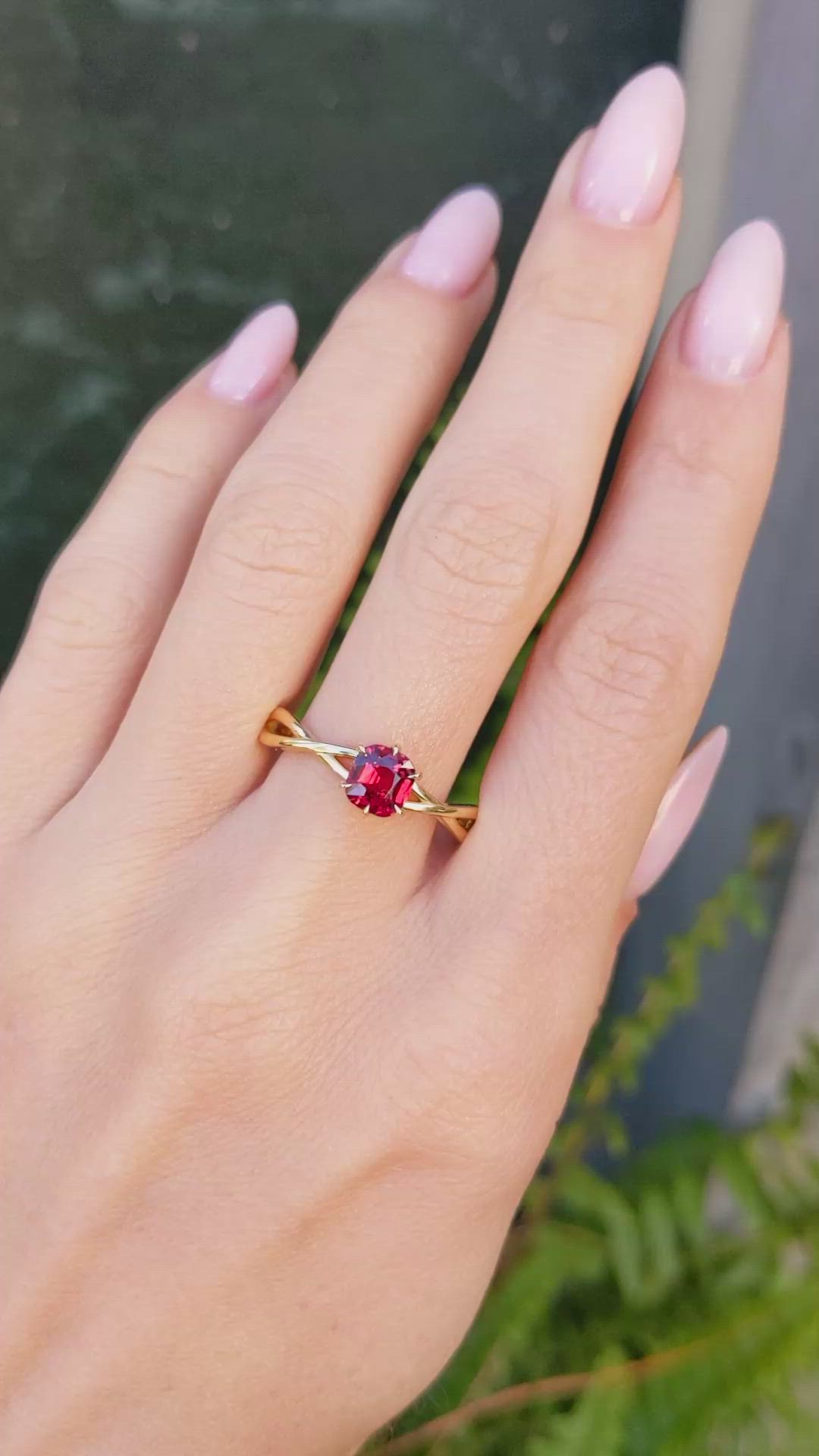 0.93 Ct. Spinel Solitaire Ring, 18K Yellow Gold Size Video