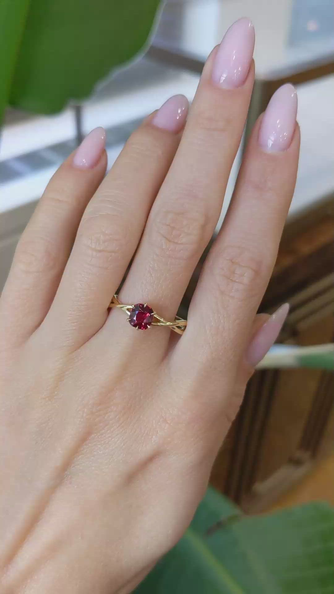 0.93 Ct. Spinel Solitaire Ring, 18K Yellow Gold Size Video