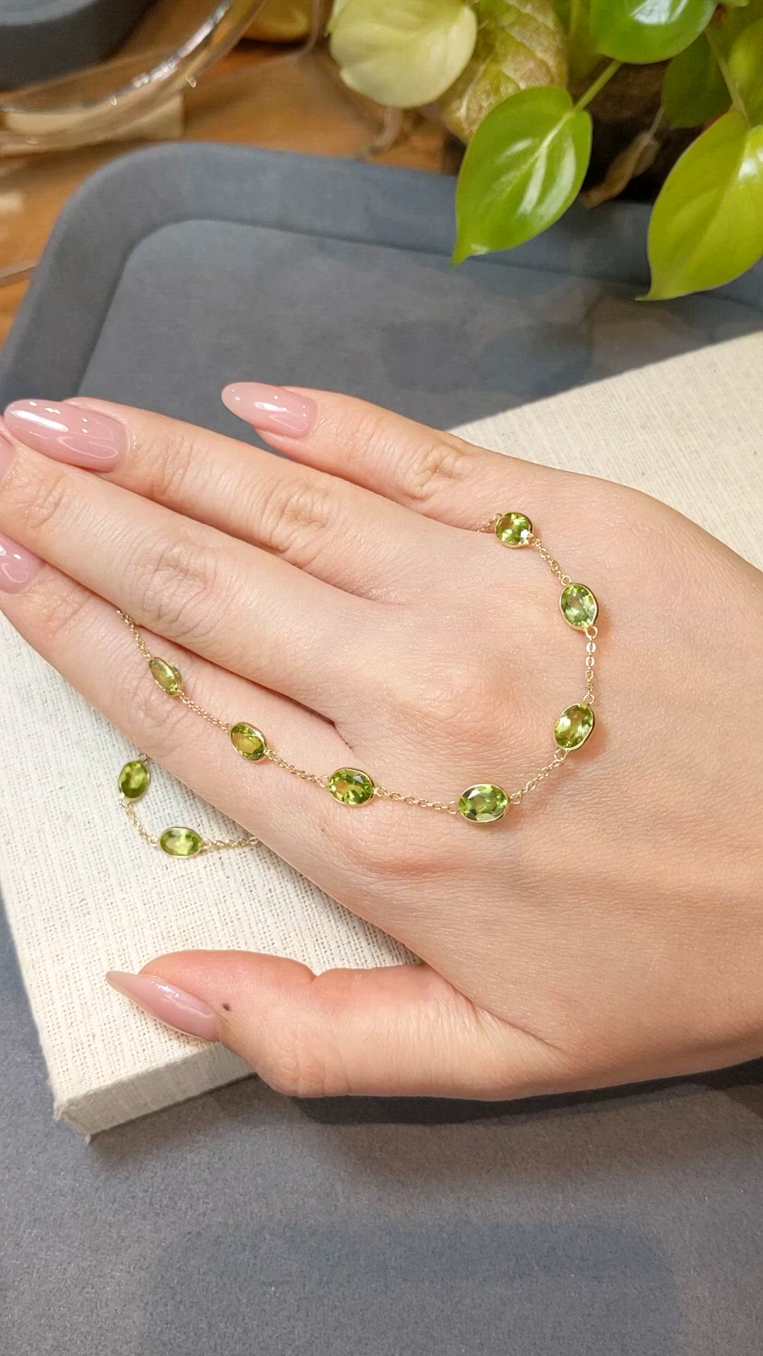 19.60 Ct. Yellowish Green Peridot Bezel Necklace, 18K Yellow Gold Size Video